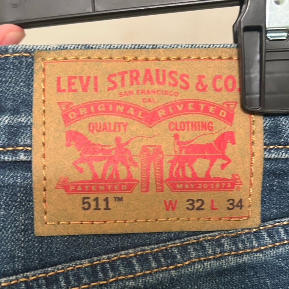 511 Slim Fit Levi Jeans - Picture 5 of 6